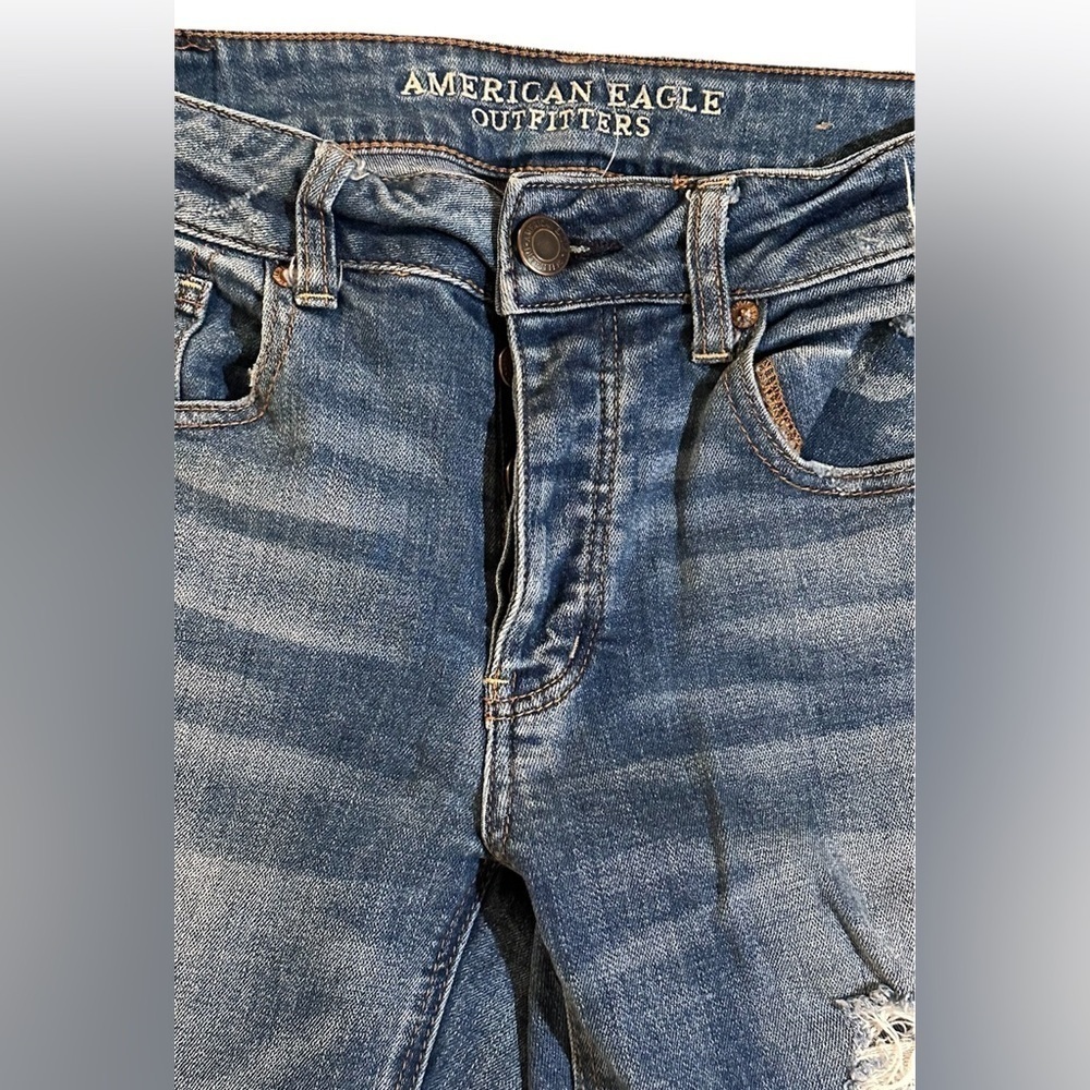 American, Eagle outfitters Blue distressed Denim Jeans. - Picture 5 of 7